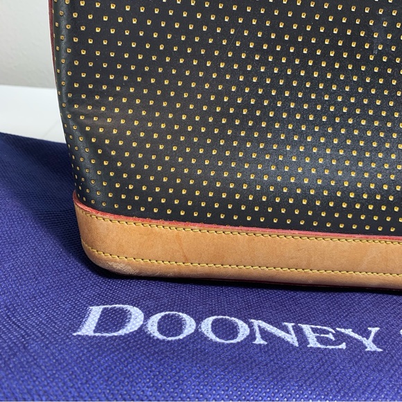 DOONEY & BOURKE | Vintage Shoulder Bag - Picture 14 of 17